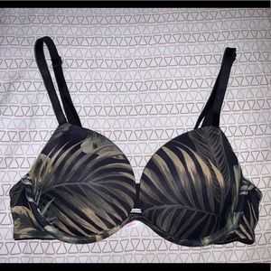 VS | Wear Everywhere Super Push Up Bra : 32AA